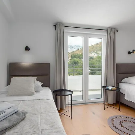 Pet Friendly In Zrnovnica With Wifi *