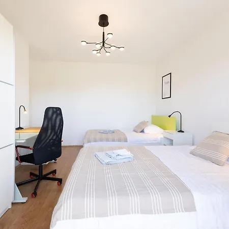 Pet Friendly In Zrnovnica With Wifi * Stobreč