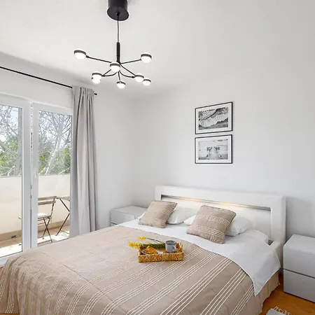 Σπίτι διακοπών Pet Friendly In Zrnovnica With Wifi Stobreč