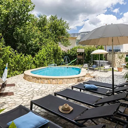Σπίτι διακοπών Pet Friendly In Zrnovnica With Wifi *