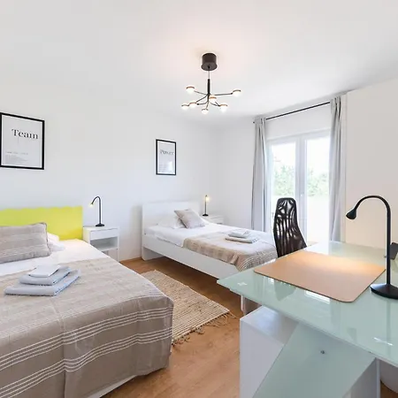 Дом отдыха Zrnovnica 06 *