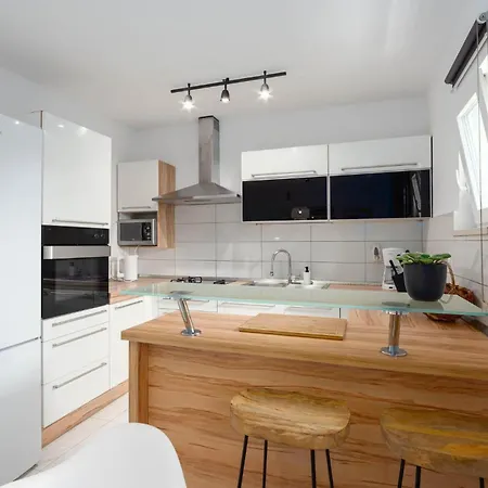 Zrnovnica 06 Дом отдыха Zrnovnica