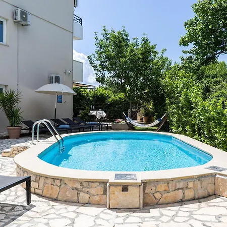 Дом отдыха Zrnovnica 06 *